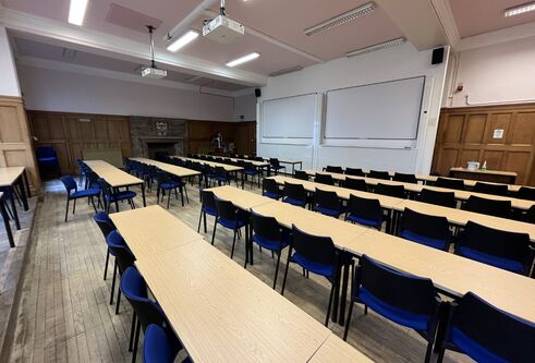 1 Perth Road Accountancy Lecture Theatre with rows of tables and two white screens